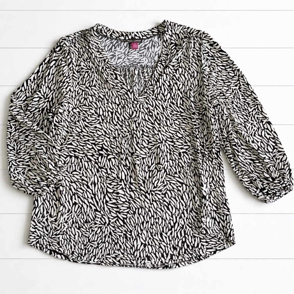 Vince Camuto Rumple Blouse Size Medium Black White Detail 3/4 Sleeve M